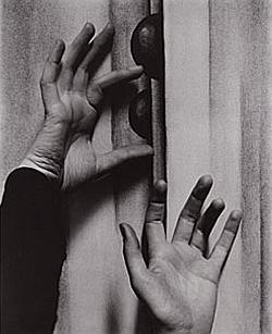Rys. 3, Alfred Stieglitz, Georgia O'Keeffe – Hands, 1919